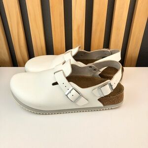 Birkenstock white clogs slip on shoes
Size 42 (9-9.5 US)
